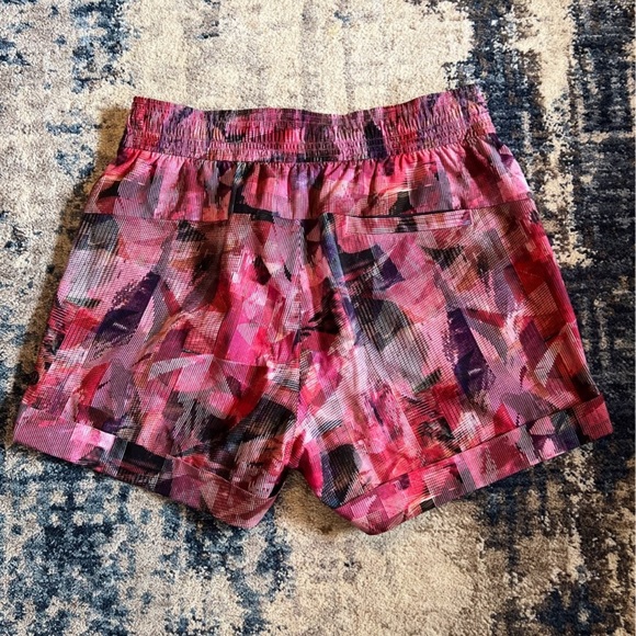 Lululemon Spring Break Away Short Size 4 - Picture 2 of 9